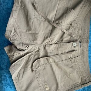 The North Face Women's Tan Athletic hiking Shorts Sz 14.